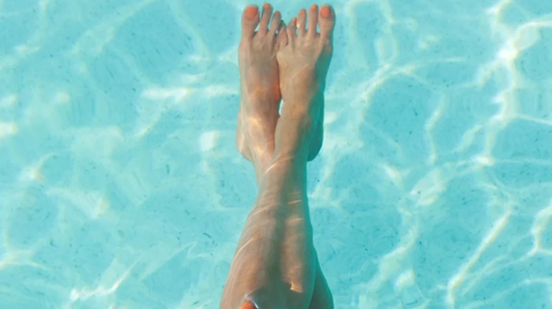 Πώς καις λίπος στα πόδια; Ρωτήσαμε την Ελένη Πετρουλάκη