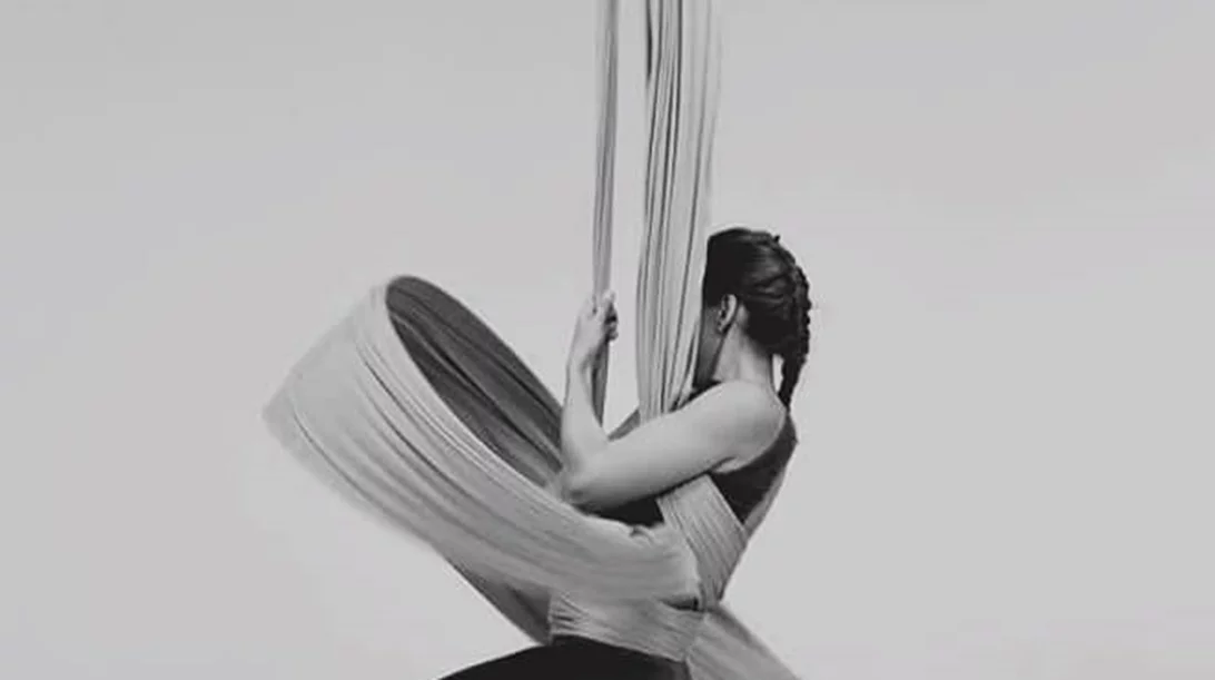 Shape Tested: H editor Ευμορφία Σαββαΐδη δοκιμάζει aerial dance! (Ναι, κάνει γράμμωση σε χρόνο dt!)