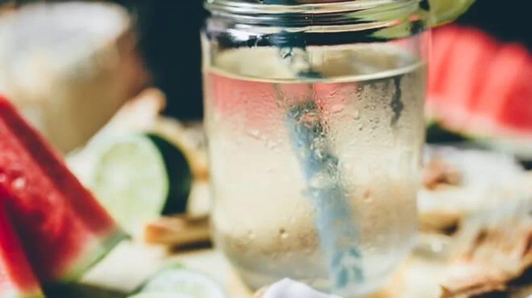 Καλοκαιρινές τροφές που χρειάζεσαι για να παραμένεις ενυδατωμένη (με ελάχιστες θερμίδες!)