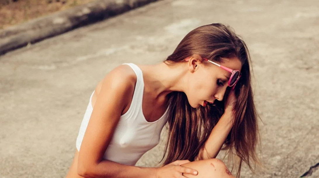 Πώς φεύγουν οι μελανιές από το δέρμα και το σώμα γρηγορότερα (και πώς προκαλούνται!)