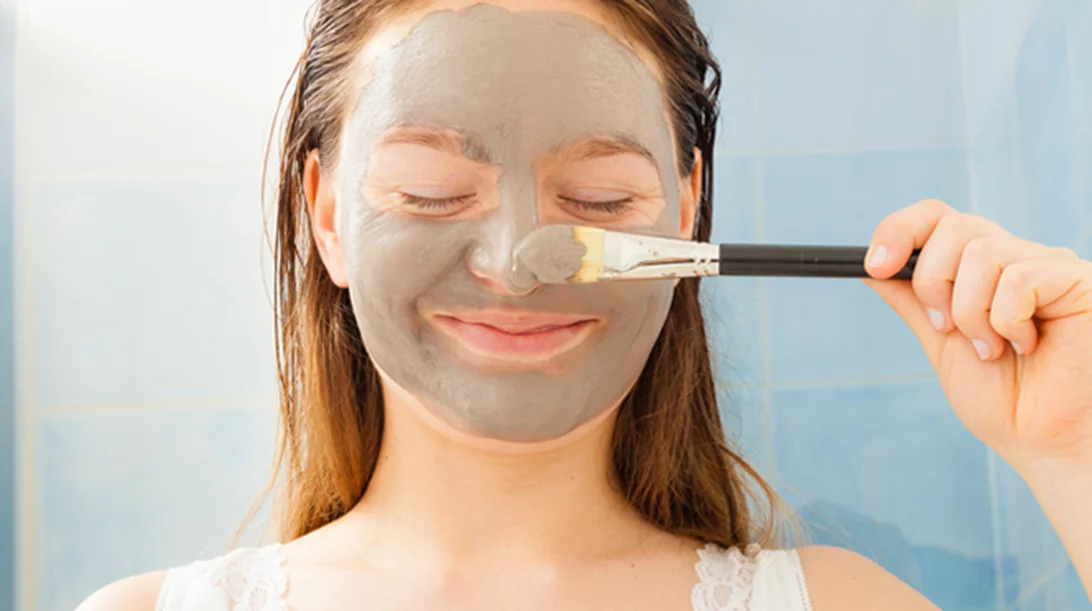 DIY μάσκα προσώπου με άργιλο σε 1 λεπτό: Για απόλυτα καθαρό δέρμα και σύσφιξη