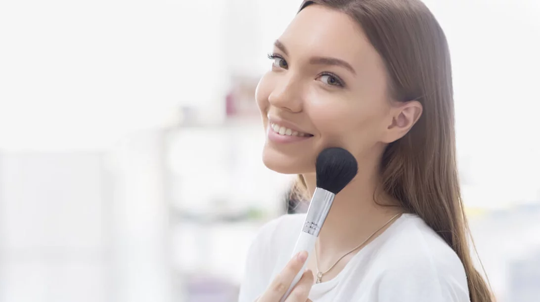 Μικρότερη μύτη με μακιγιάζ; Γίνεται! (κι άλλα εύκολα tricks για τις ατέλειες)