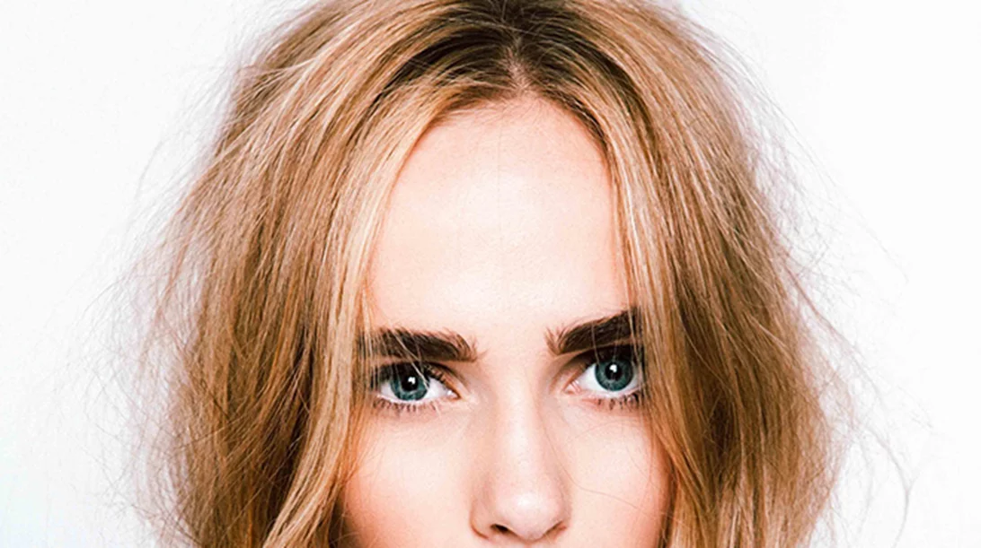 3 guru των φρυδιών μοιράζονται το κορυφαίο tip τους για τέλεια φρύδια!