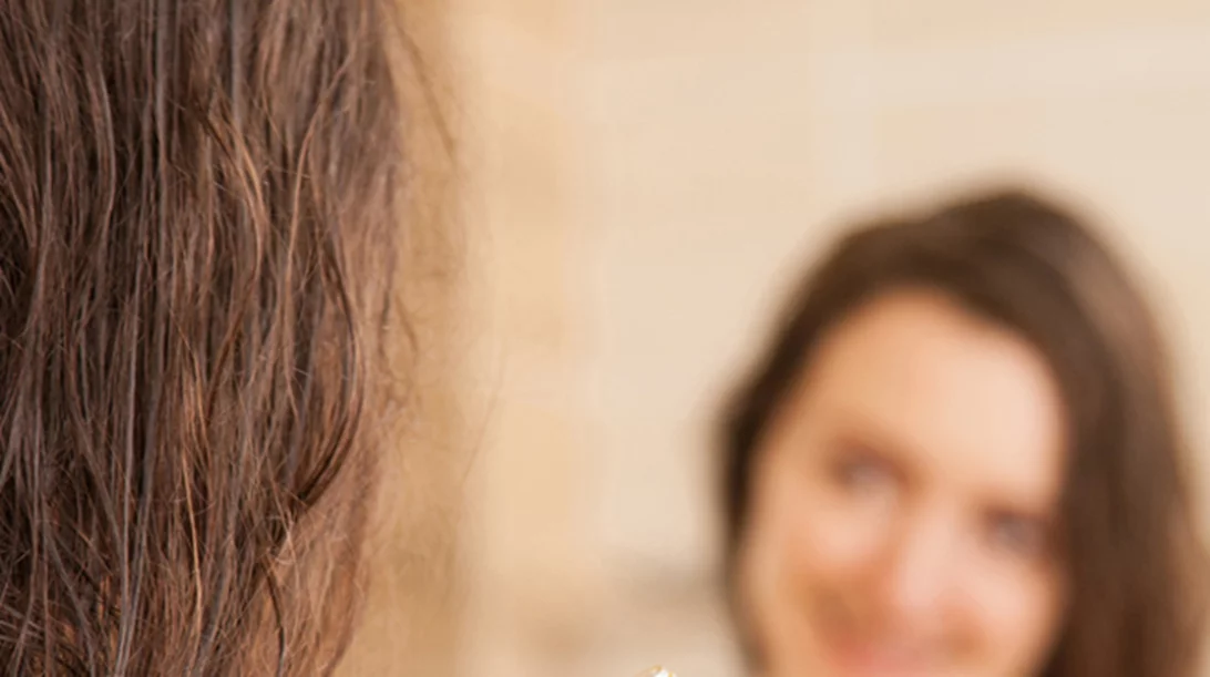 10 beauty hacks και μάσκες ομορφιάς μόνο με ελαιόλαδο!