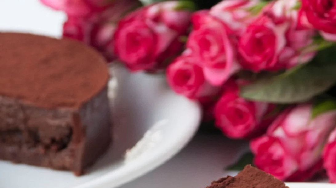 Νηστίσιμη τούρτα με σοκολάτα και ταχίνι χωρίς γλουτένη