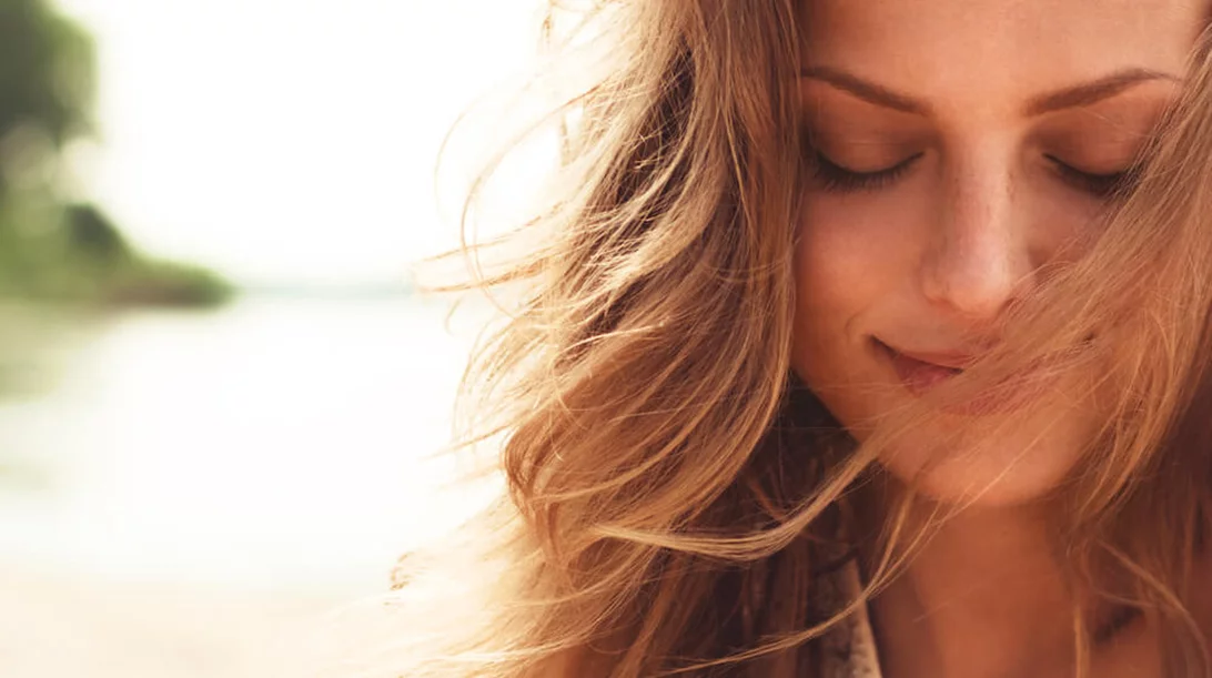 8 τρόποι να αποκτήσεις υπέροχα μαλλιά στον ύπνο