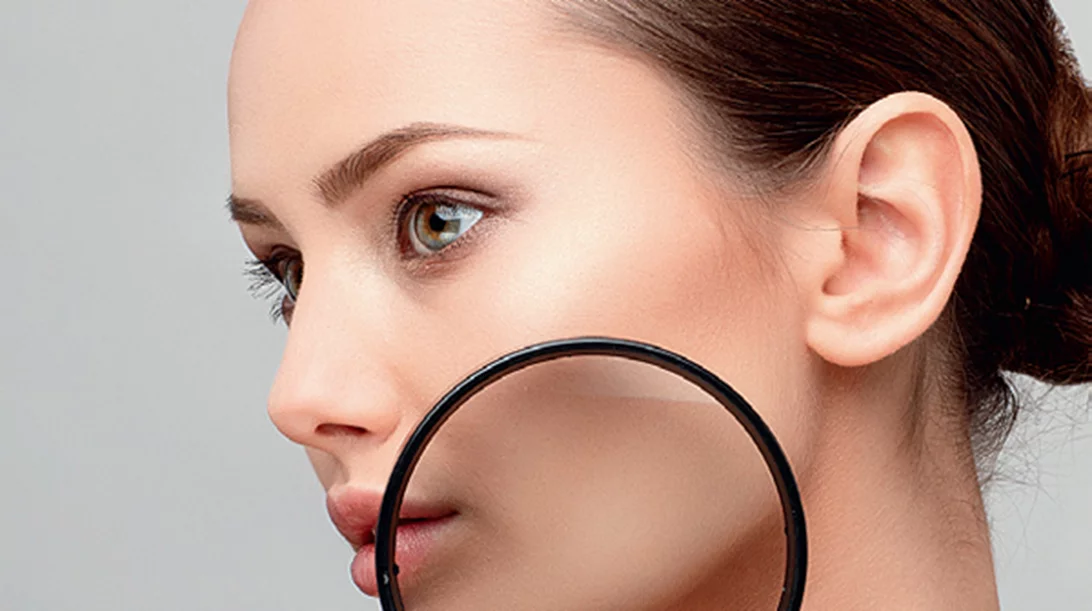 9 συνήθειες που σε κάνουν να δείχνεις μεγαλύτερη