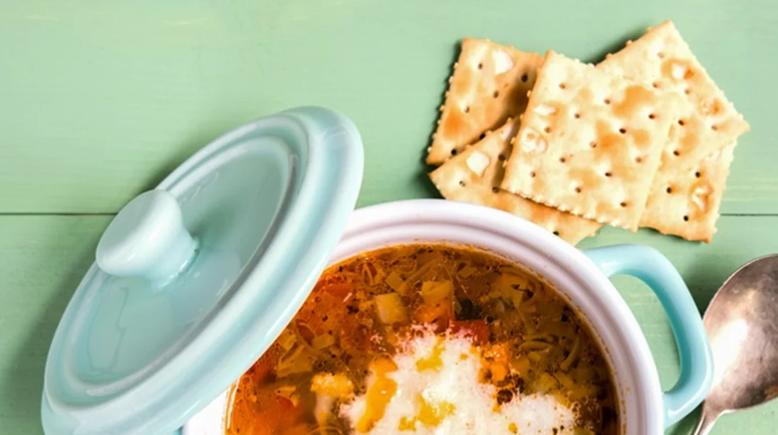 Νέα έρευνα: Οι Έλληνες έκοψαν το φαγητό απ' έξω! Ποια τρόφιμα είναι πλέον τα αγαπημένα τους;