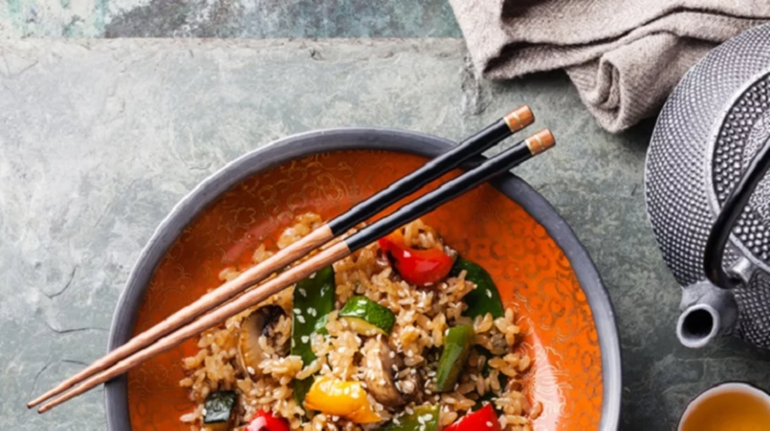 Δίαιτα #ShapeTaperaki: Συνταγή για καστανό ρύζι με λαχανικά από τη διαιτολόγο