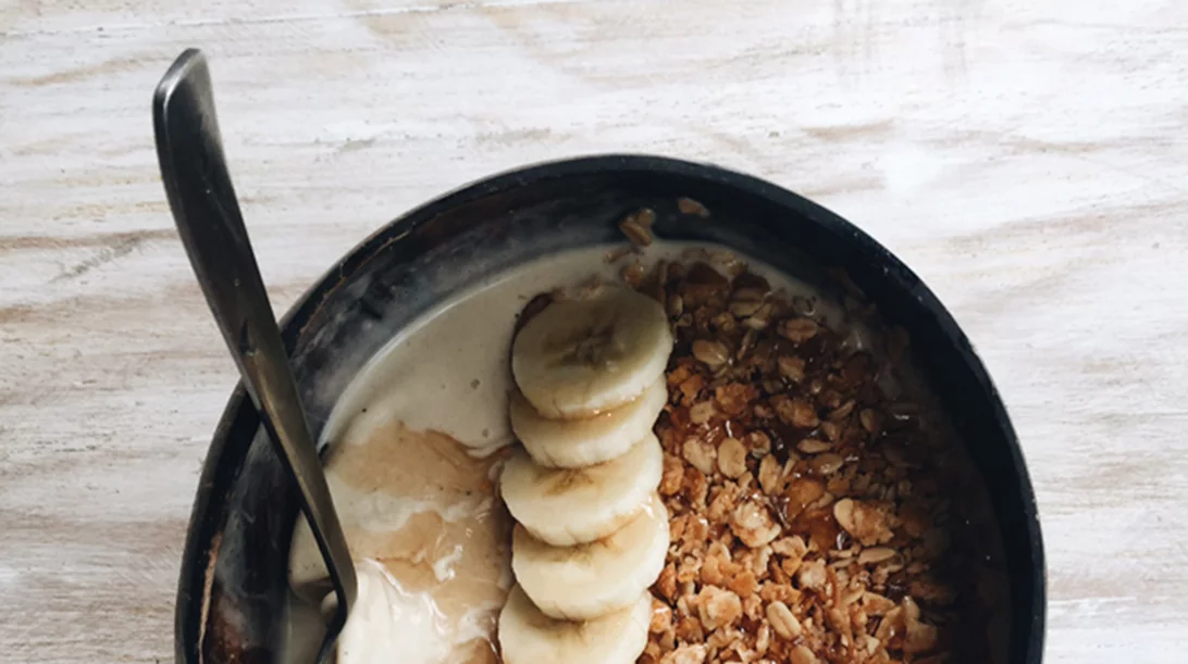 Smoothie Bowls: Δες τις αγαπημένες healthy συνταγές της Έφης Βράκα!