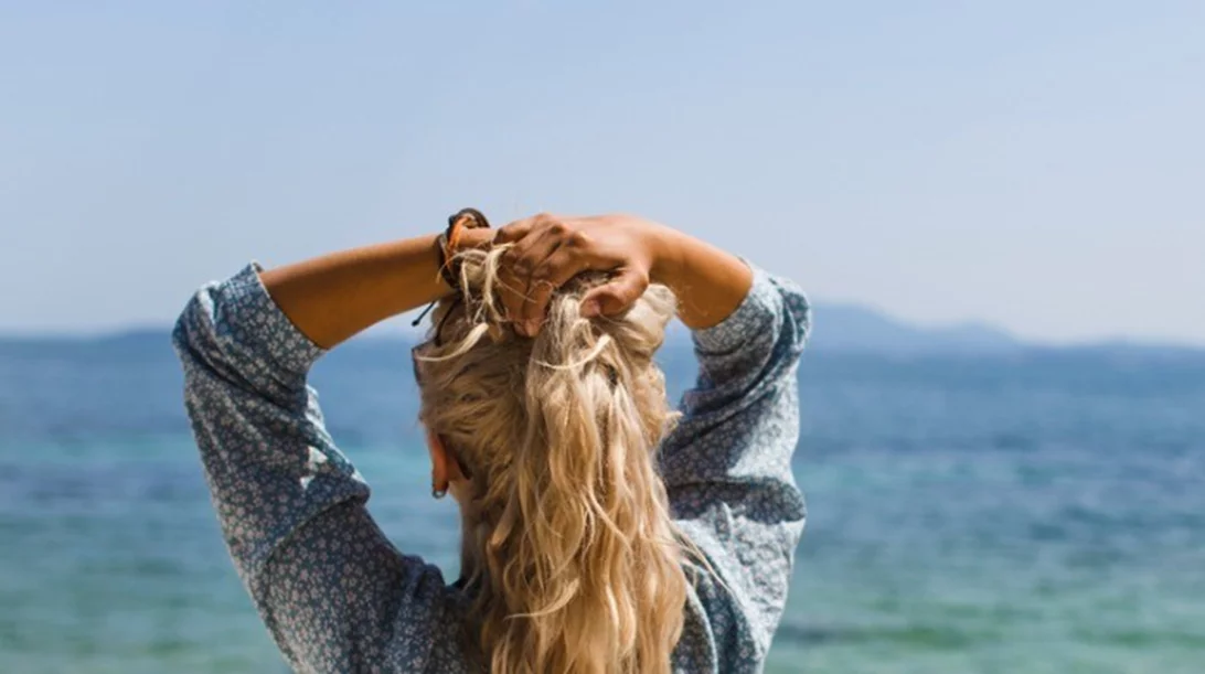 Ξεθωριάζει το χρώμα των μαλλιών σου; Όχι αν γνωρίζεις αυτά!