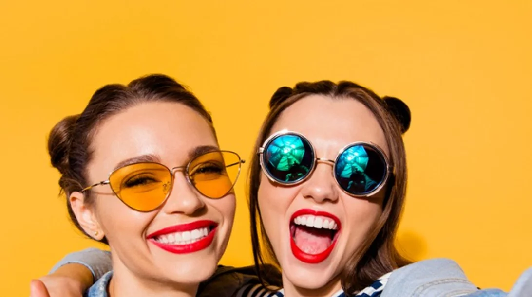 Η άκυρη ερώτηση της ημέρας: Μπορείς να κολλήσεις ψείρες βγάζοντας μία selfie με έναν φίλο σου;