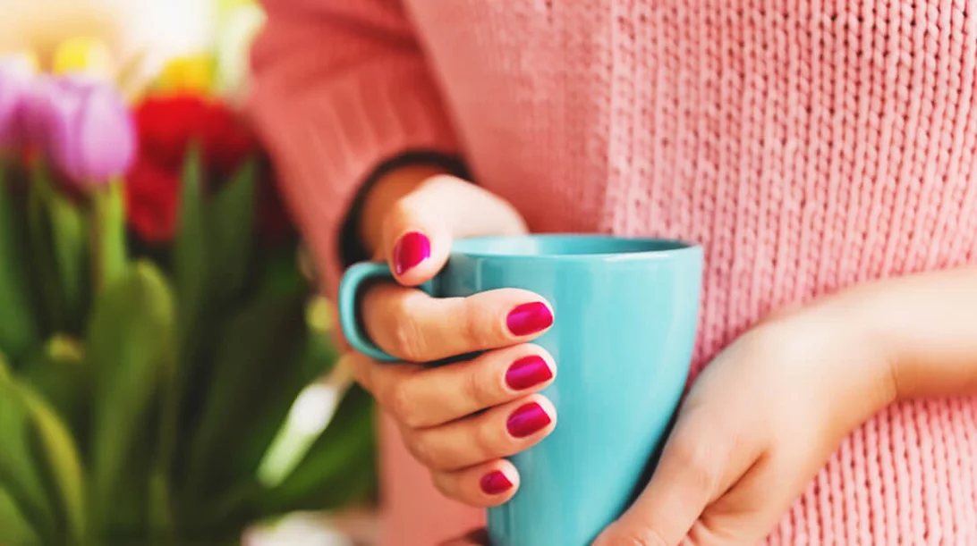 10 φθινοπωρινά χρώματα στα νύχια για εντυπωσιακό μανικιούρ