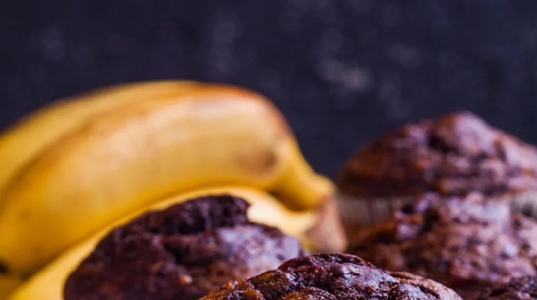 Βίντεο: Super συνταγή για μάφιν μπανάνα σοκολάτα ΧΩΡΙΣ ΖΑΧΑΡΗ!