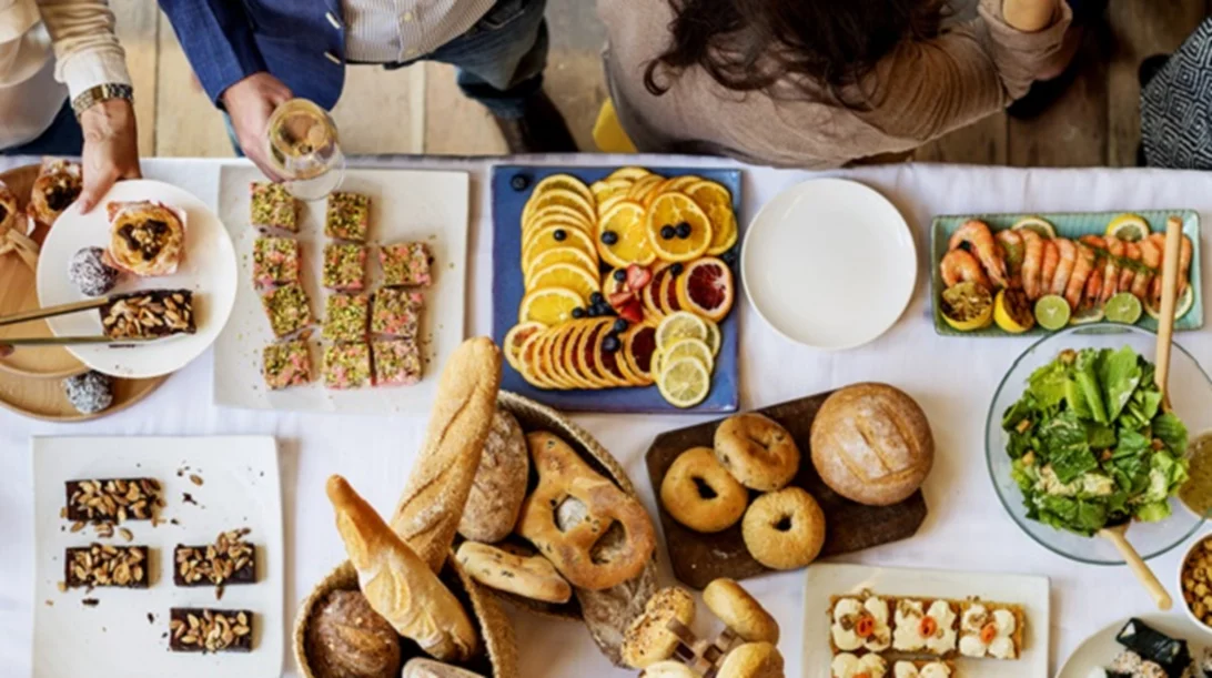 Χάλασα τη δίαιτα! Πόσο ένοχη πρέπει να νιώθεις όταν ξεφεύγεις και πώς θα επανέλθεις;