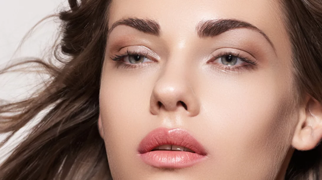 Οι 12 χειρότερες συνήθειες στο μακιγιάζ σου (θα τις αλλάξεις σήμερα)