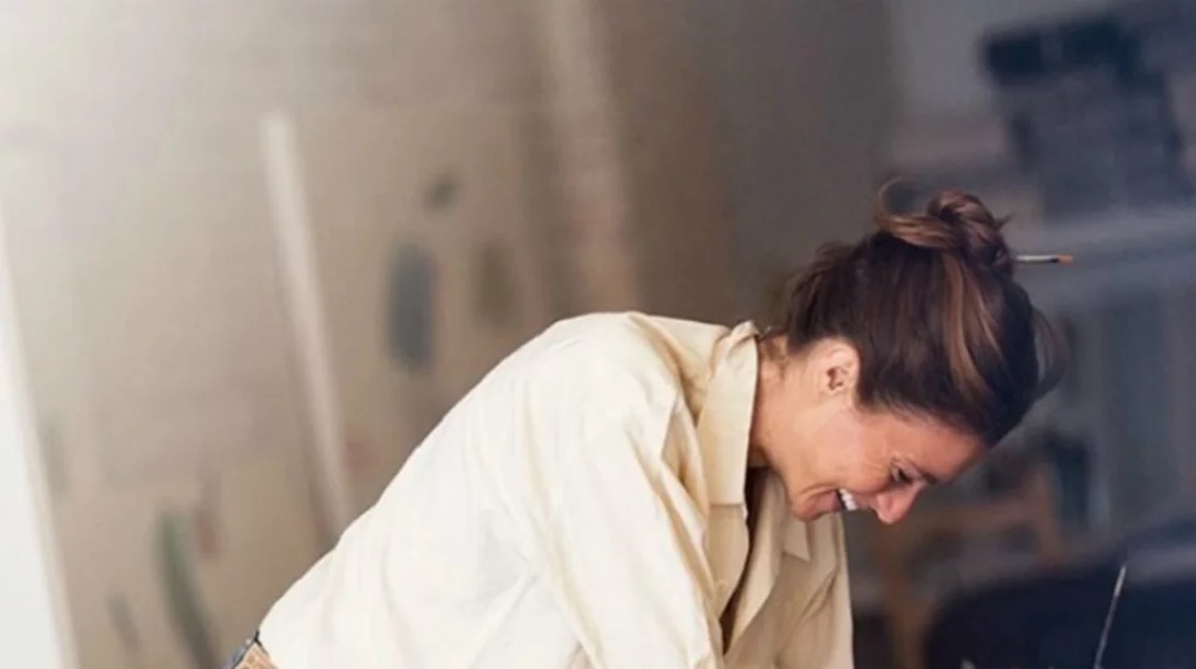 Είσαι ντροπαλή, δε δείχνεις τις επιτυχίες σου και άλλοι λόγοι που δε «φαίνεσαι» στη δουλειά