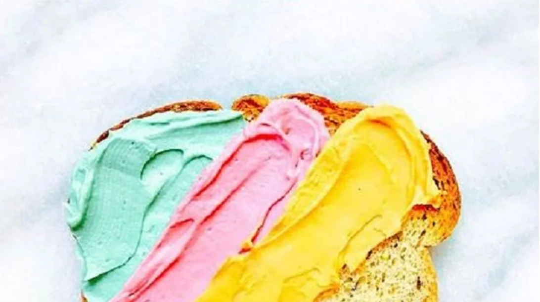 Με ποια υλικά θα φτιάξεις το δικό σου τοστ ουράνιο τόξο #unicorntoast #rainbowtoast