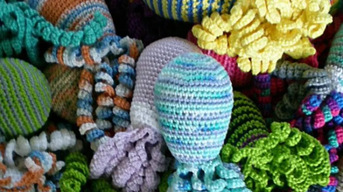 Παγκόσμια Ημέρα Προωρότητας: Τα πλεκτά χταποδάκια δώρο για τα... βιαστικά μωρά!