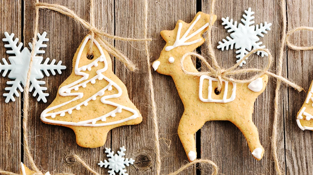 Χριστουγεννιάτικο DIY: Να πώς θα φτιάξεις στολίδια από ζύμη με τα παιδιά