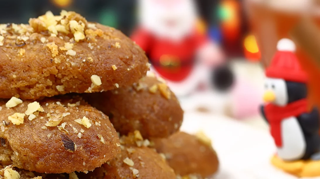 Μελομακάρονα με χαρούπι και ζάχαρη καρύδας