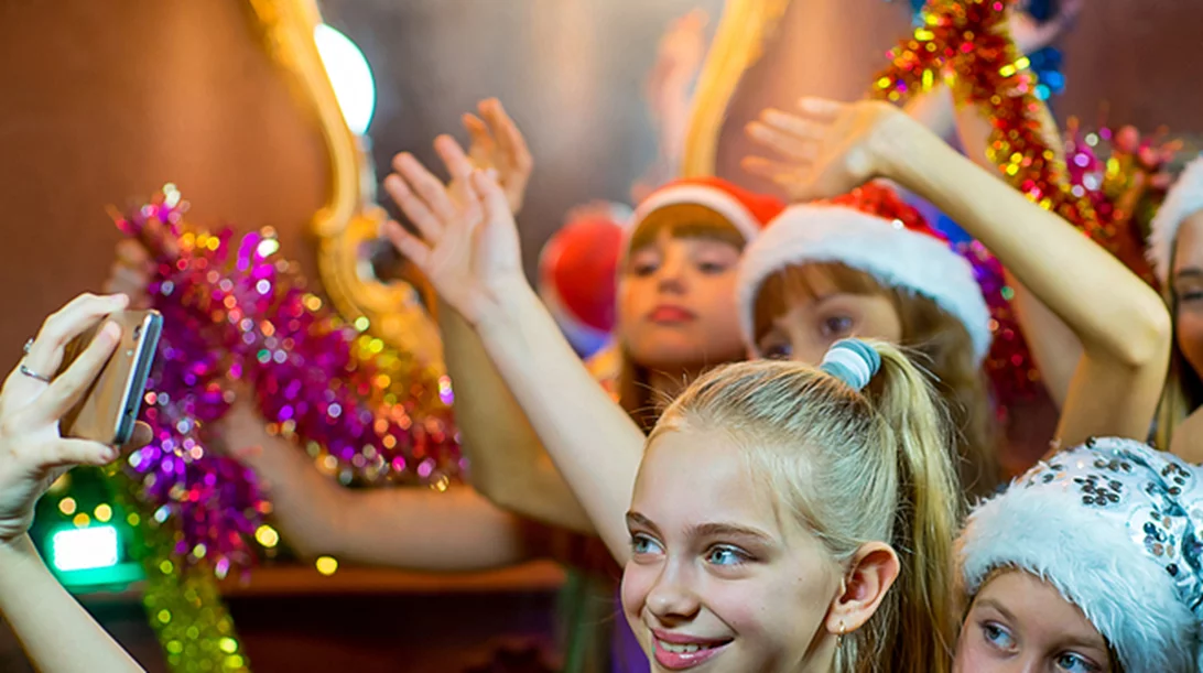 5 πράγματα να σκεφτείς πριν πάρεις δώρο κινητό στο παιδί σου (το 3 δεν το είχαμε σκεφτεί)