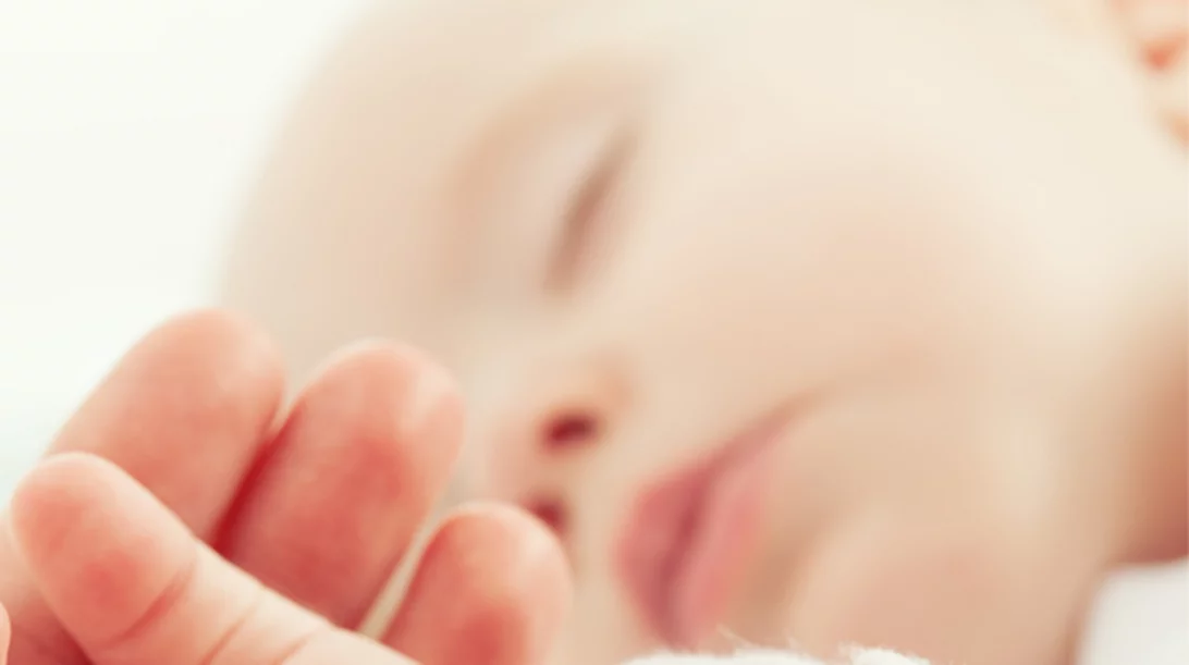 Τι να κάνεις αν το μωρό χάσει τις αισθήσεις του ή δεν αναπνέει;