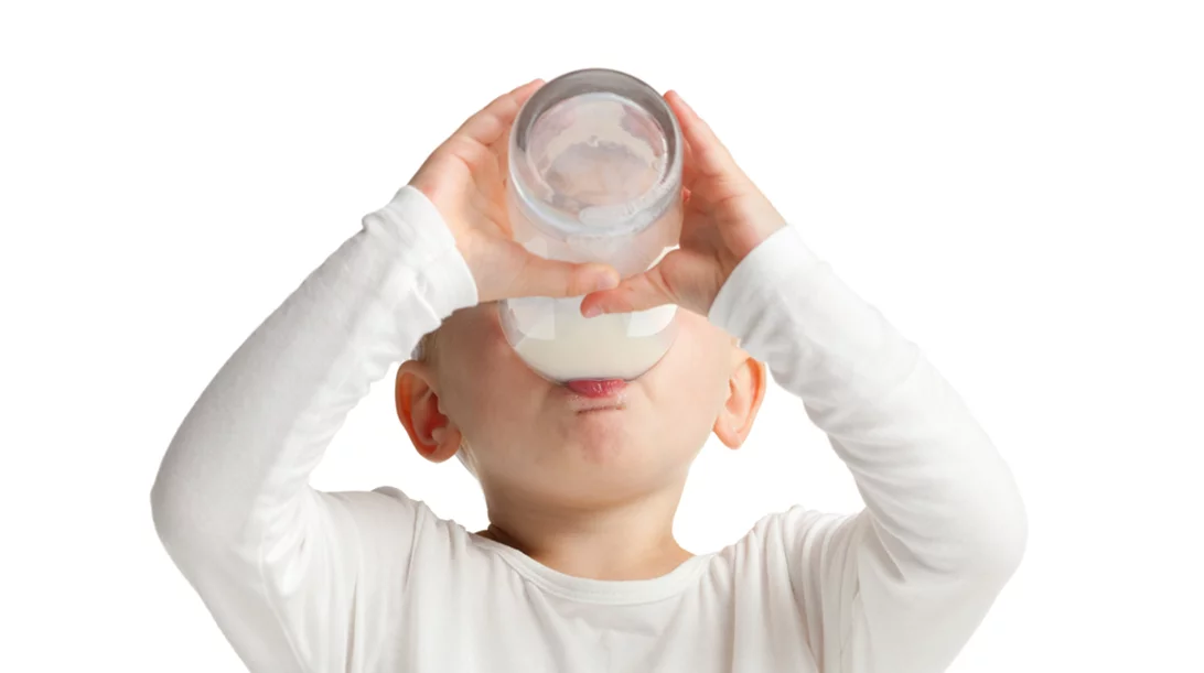 Τελικά, πόσο γάλα πρέπει να πίνει το παιδί μου;