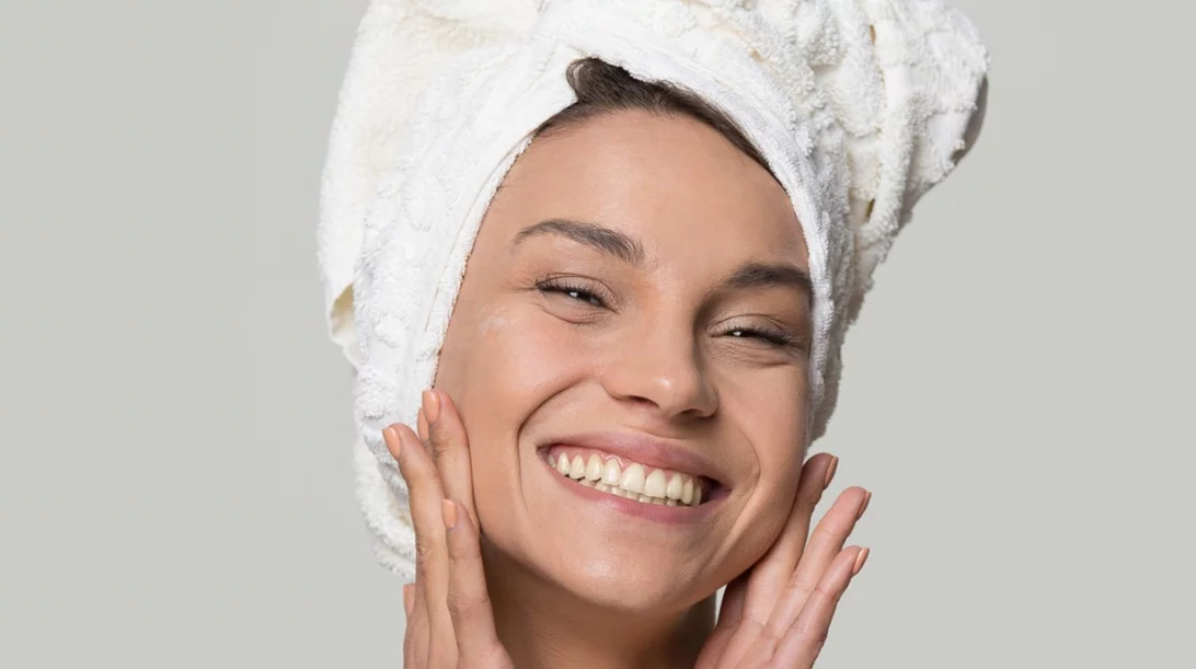 Τι είναι η ρετινόλη; Όσα πρέπει να ξέρουμε για το Νο 1 συστατικό για αντιγήρανση (ναι, σβήνει τις ρυτίδες!)