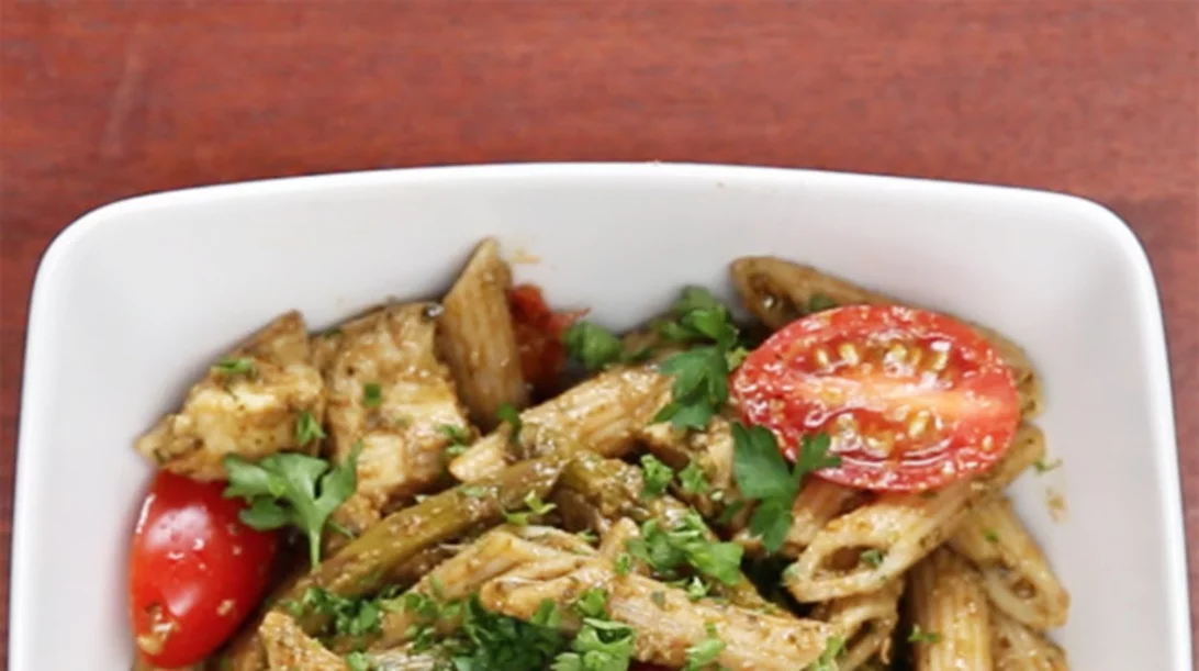 #shapetaperaki: Light γεύμα για το γραφείο με πέννες ολικής άλεσης και φιλέτο κοτόπουλου