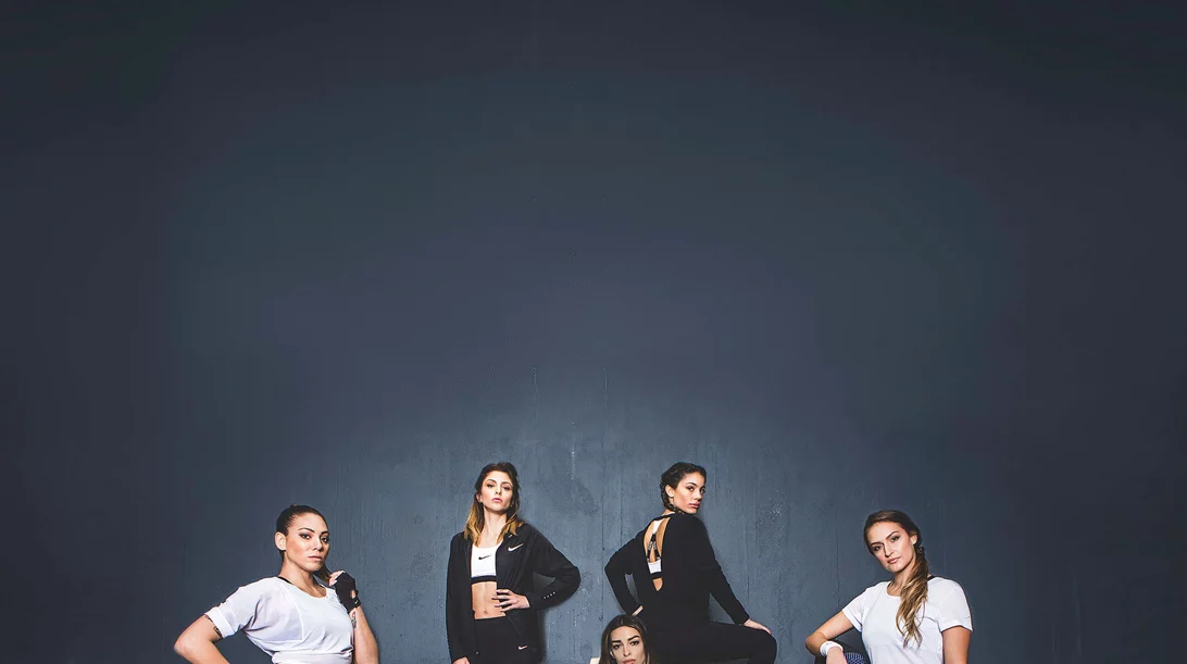 Ήρθε η νέα συλλογή με ρούχα Nike σε συνδυασμούς άσπρου-μαύρου για super στυλ