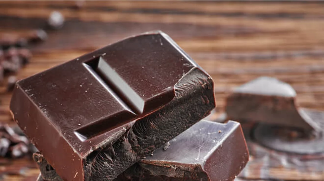 7 λόγοι για να τρως περισσότερη μαύρη σοκολάτα