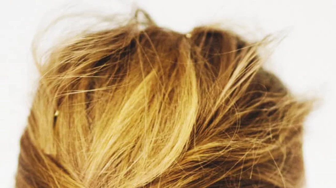 Ατημέλητα πιασμένα μαλλιά: Ο πιο εύκολος τρόπος να τα πετύχεις!