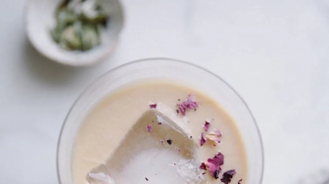 4 τέλειες ιδέες για να αναβαθμίσεις τον παγωμένο καφέ σου