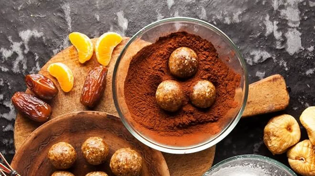 Τις έφτιαξα: Νηστίσιμες μπάλες ενέργειας με χουρμάδες, κακάο και αμύγδαλα