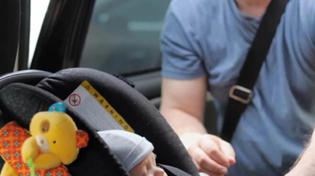 Τα λάθη που κάνουν οι γονείς όταν τοποθετούν τα παιδιά στο αυτοκίνητο