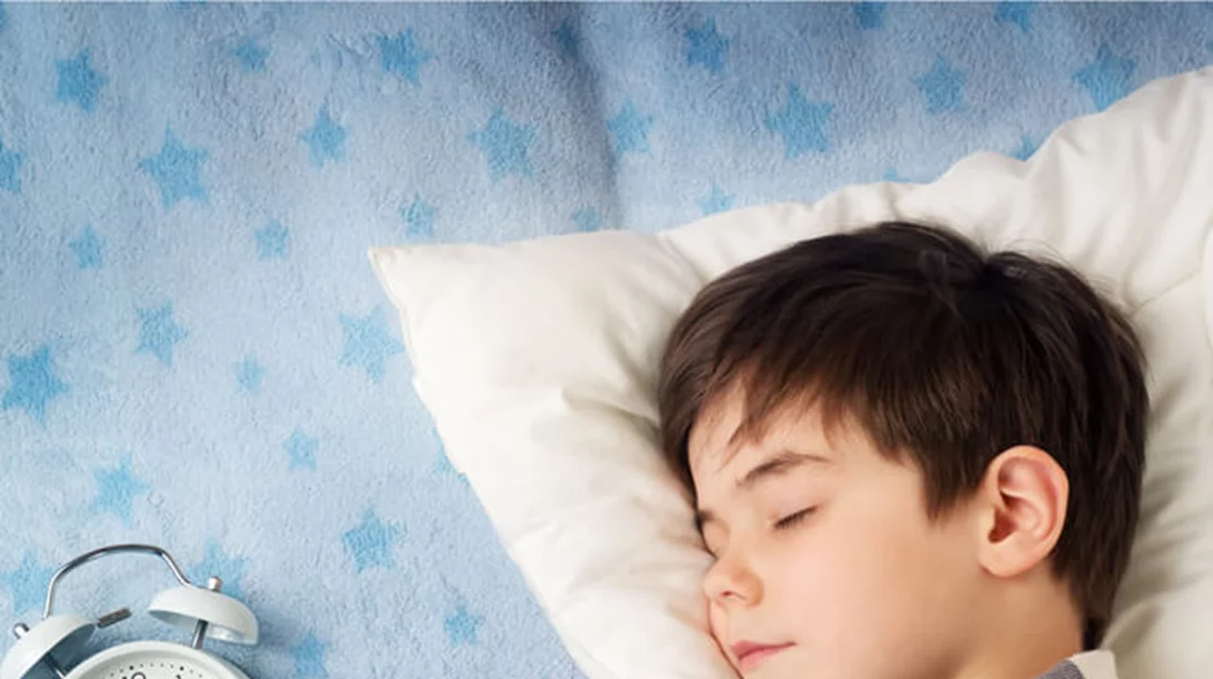 Τα παιδιά που πάνε νωρίς για ύπνο έχουν 50% λιγότερες πιθανότητες να γίνουν παχύσαρκοι έφηβοι