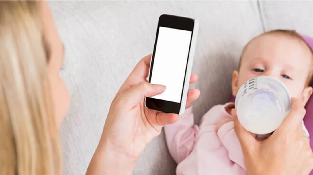 Είσαι νέα μαμά και μπαίνεις ΔΙΑΡΚΩΣ στο internet;