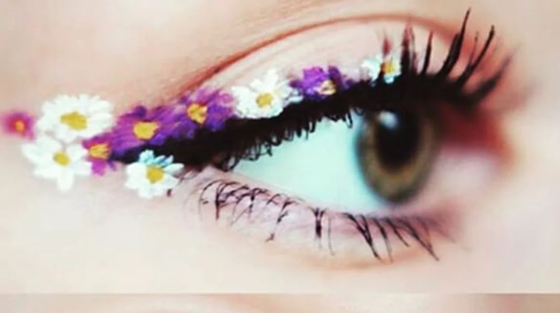 Πώς να βάλεις eyeliner την άνοιξη 2017 (δες φωτό για το eyeliner με λουλούδια!)