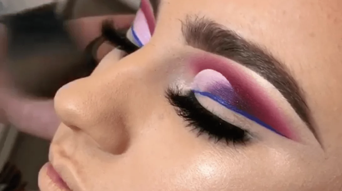 Η νέα τάση στο eyeliner δεν είναι όσο περίπλοκη φαίνεται στη φωτογραφία