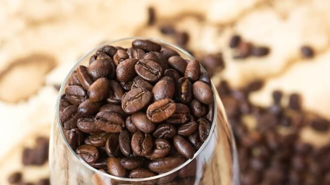 Νέα τάση: Καφές εμποτισμένος με κρασί (για τις ώρες που δεν μπορείς να αποφασίσεις τι να πιεις)