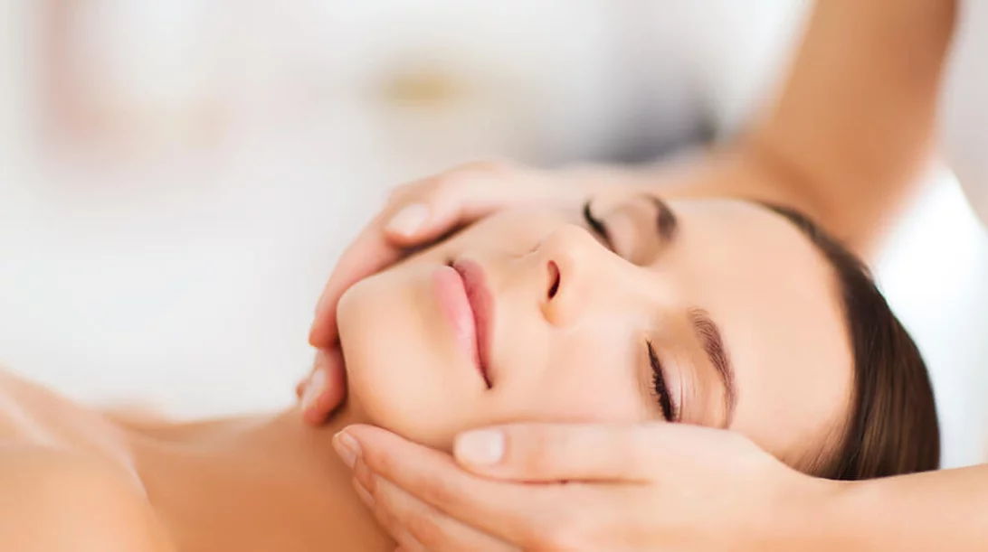 Η θεραπεία προσώπου που πρέπει να κάνεις 1 φορά την εβδομάδα δεν κοστίζει (τίποτα)