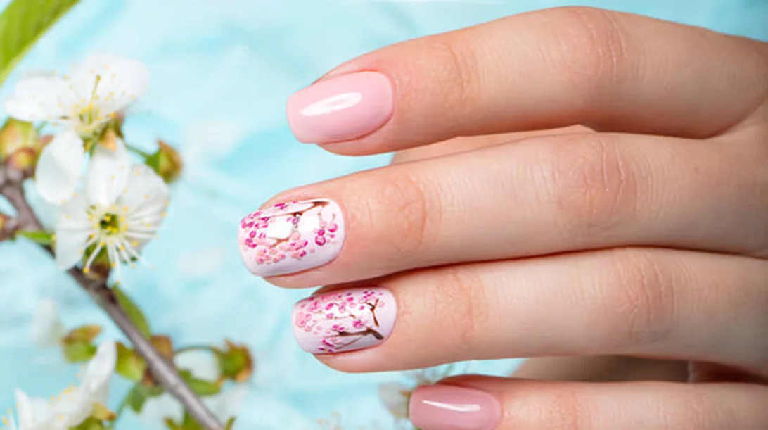 Αποξηραμένα λουλούδια για νύχια: Το πιο ρομαντικό και όμορφο μανικιούρ που θα κάνεις! (φωτό+βίντεο)