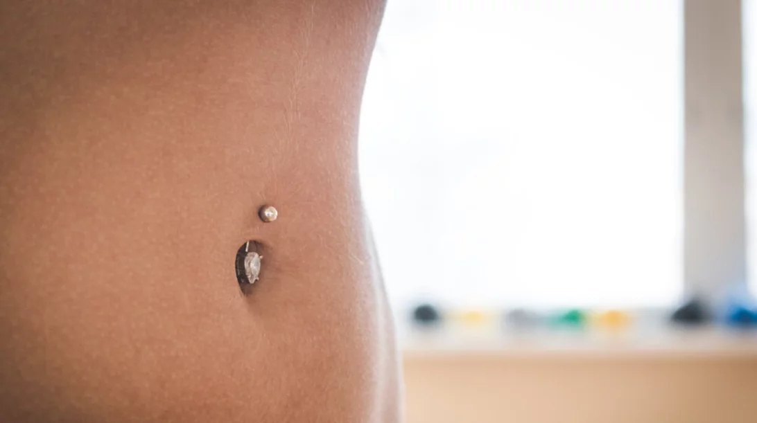 Βίντεο: Δες 100 χρόνια piercings σε 2 λεπτά