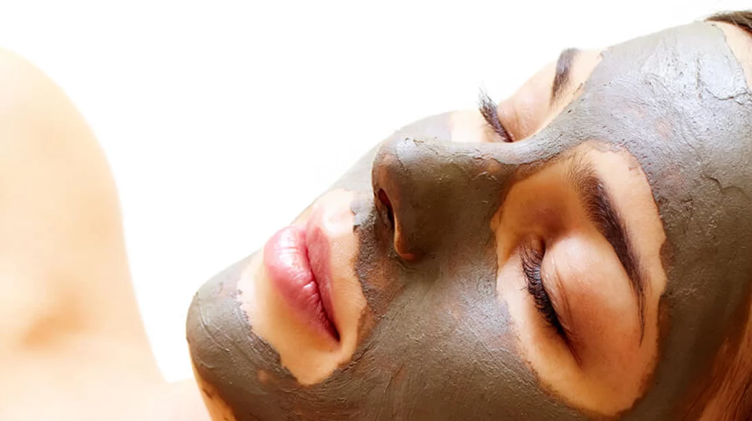 Οι καλύτερες μάσκες προσώπου τώρα (για καθαρισμό, σύσφιγξη, ενυδάτωση, λάμψη)