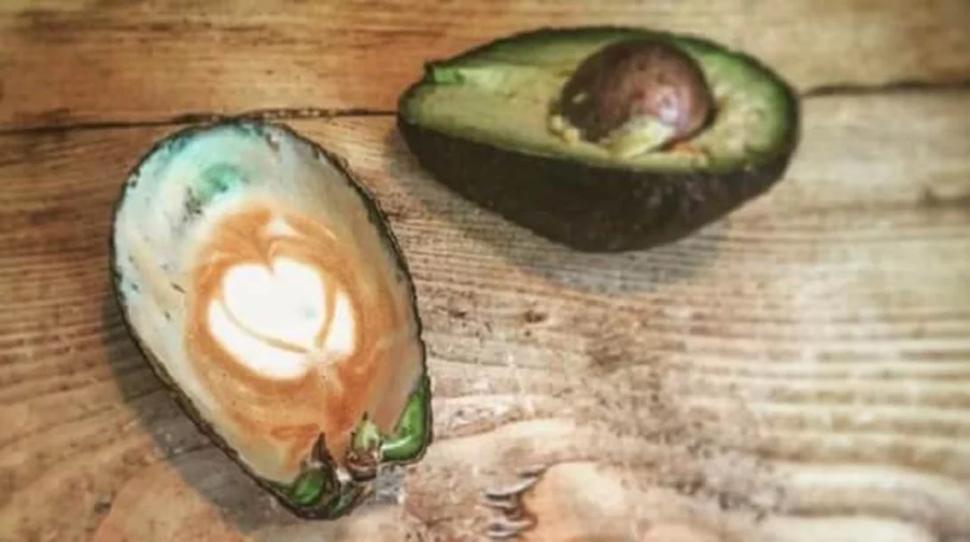 Είναι ο avolatte ο πιο περίτεχνος καφές που μπορείς να πιεις (ναι, είναι μέσα σε αβοκάντο!);