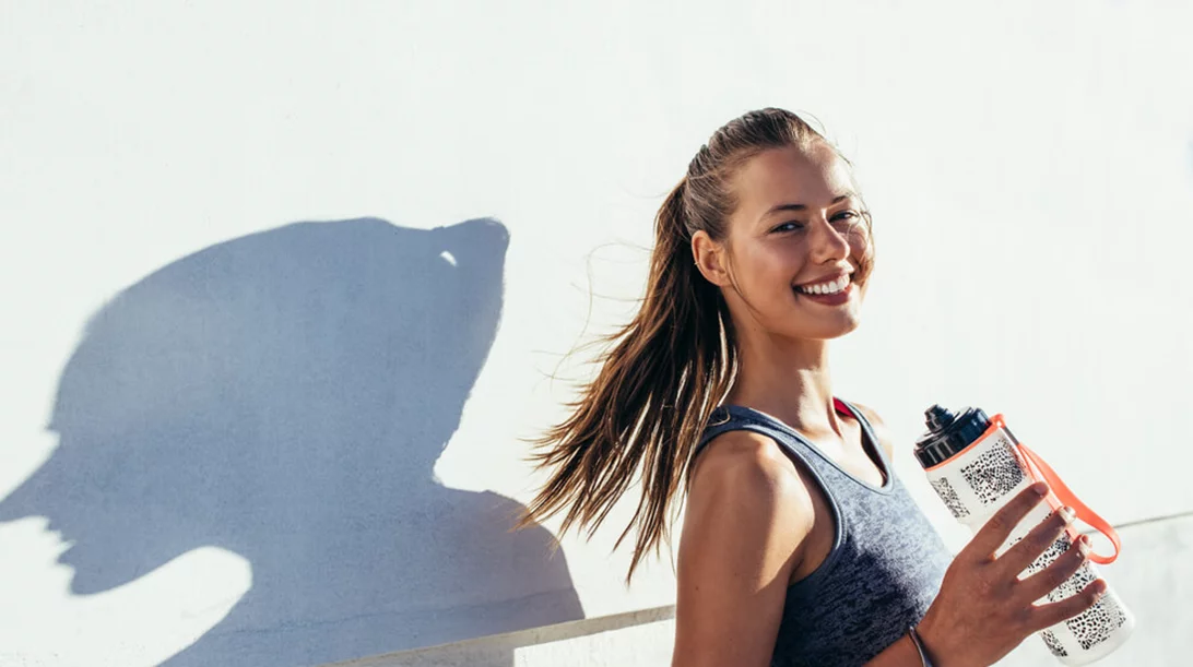 Πώς να δείχνω 10 χρόνια νεότερη; Η επιστήμη βρήκε τη δραστηριότητα που πρέπει να κάνεις