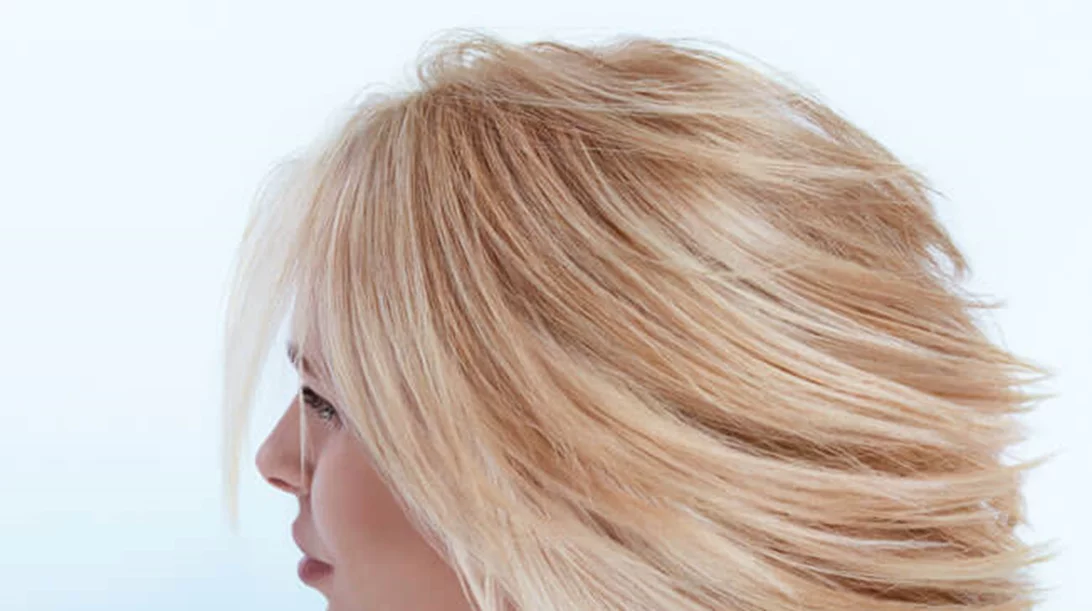 H beauty editor βρήκε τον τρόπο να έχει τέλεια μαλλιά κάθε μέρα όλη μέρα!