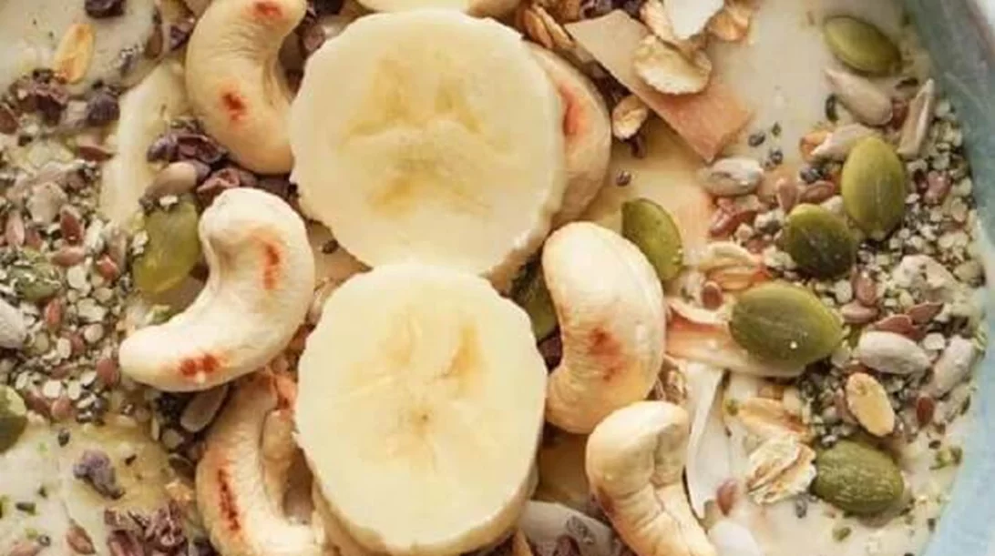 Το πιο γευστικό smoothie bowl με μπανάνα και φυστικοβούτυρο