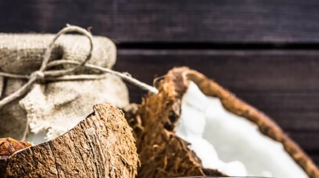 «Το λάδι καρύδας είναι ανθυγιεινό!», λέει η American Heart Association